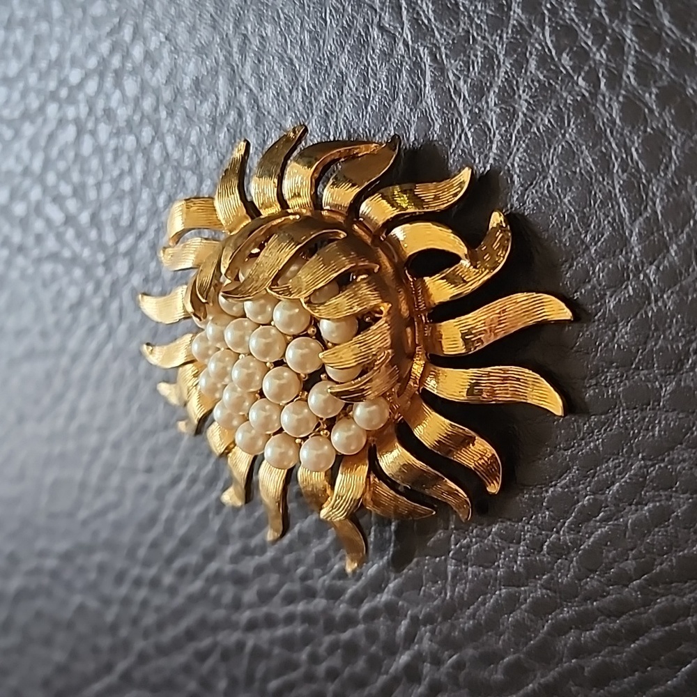 VTG Monet brooch